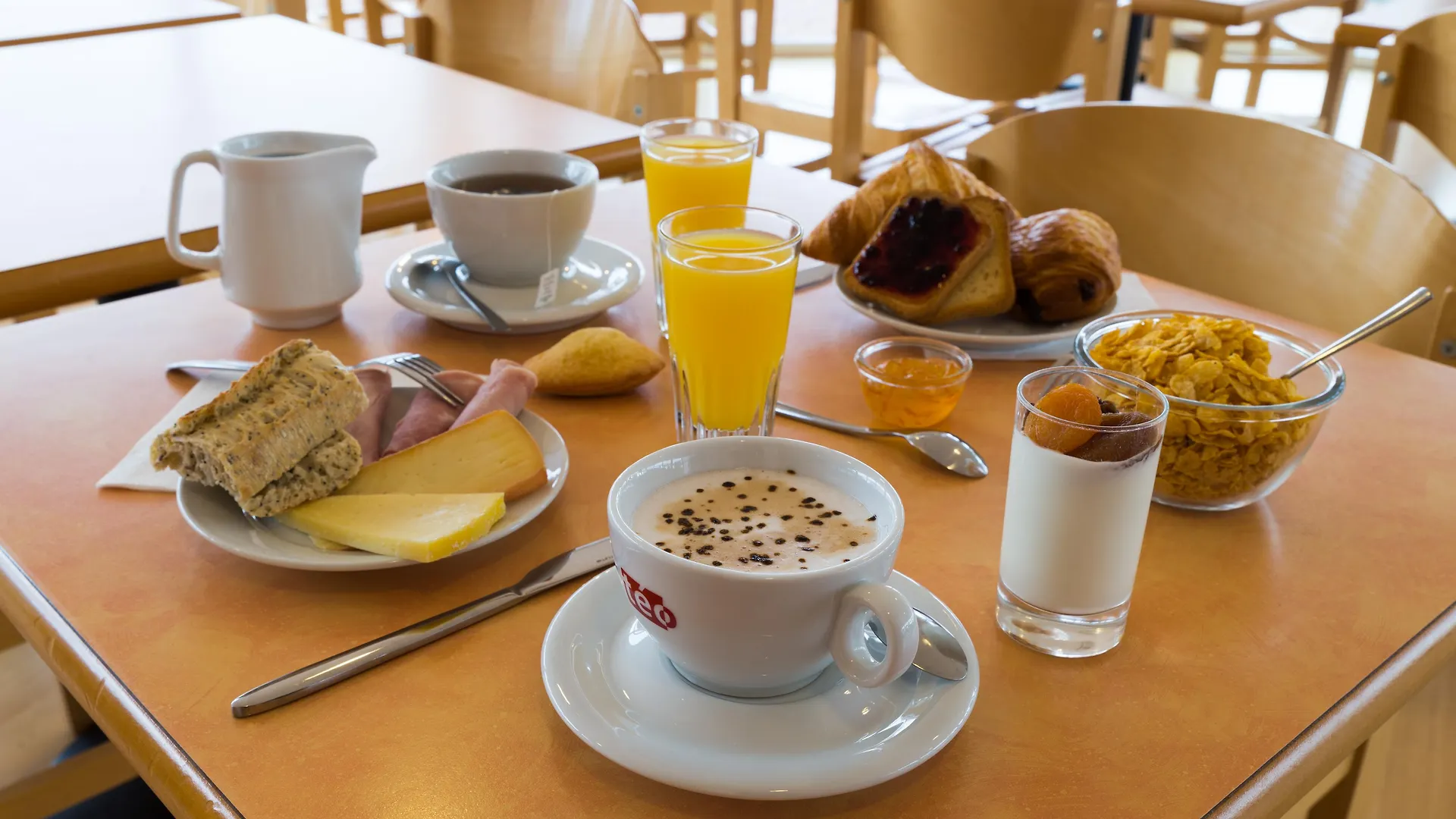 P'Tit Dej Hotel Saint Flour 0*, Saint-Flour (Cantal)